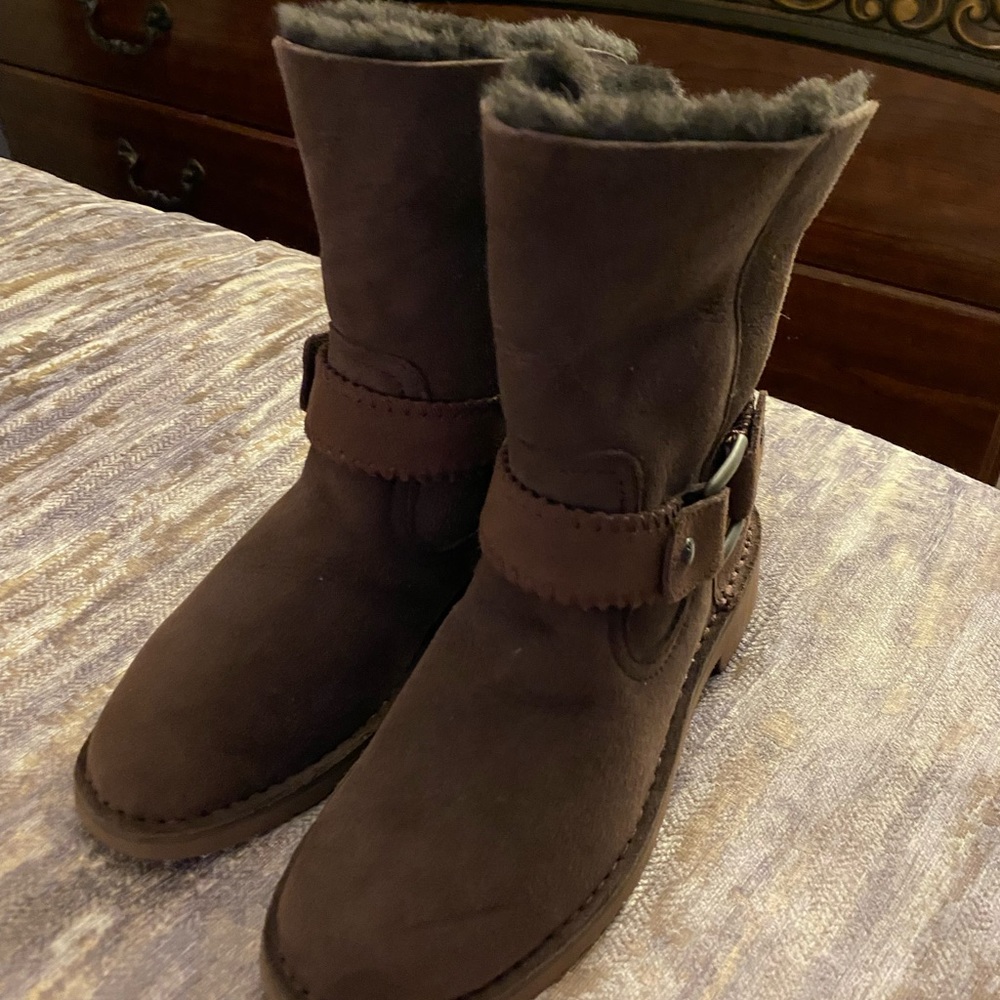 Ugg women size 6  like new